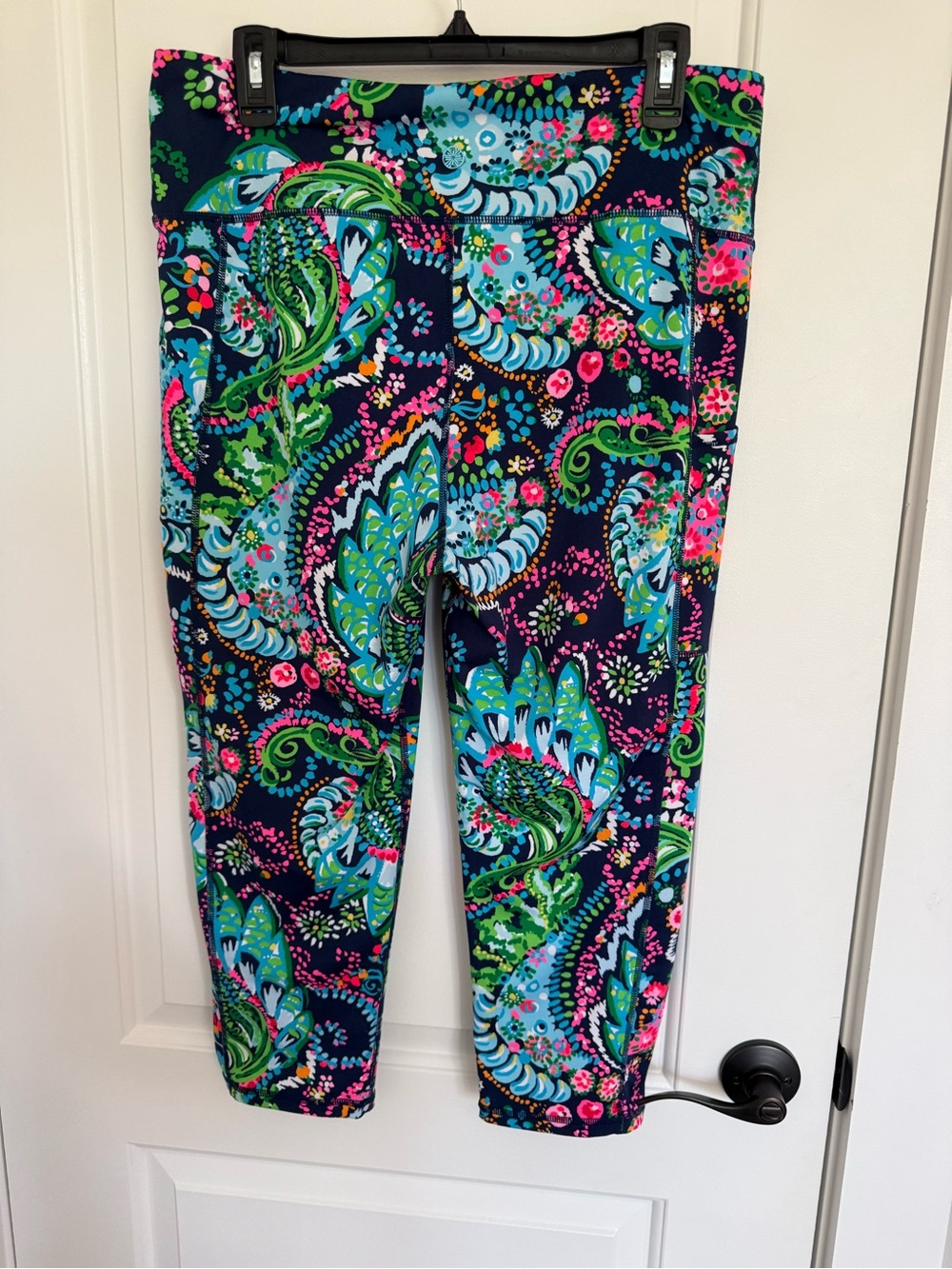 Lilly Pulitzer Luxletic Weekender cropped leggings “Take Me to the Sea" print XL - Picture 2 of 5